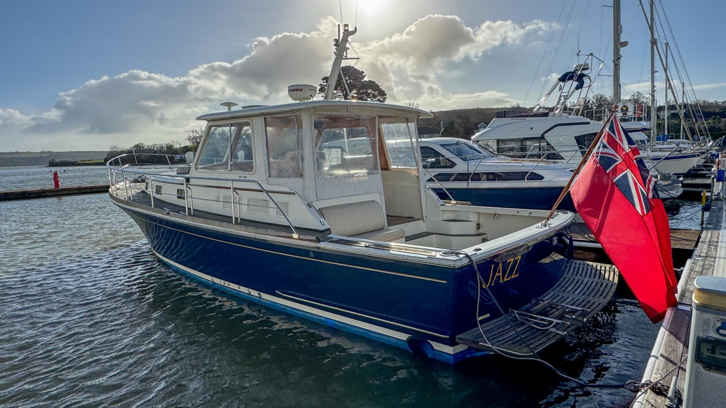 Grand Banks Eastbay 38