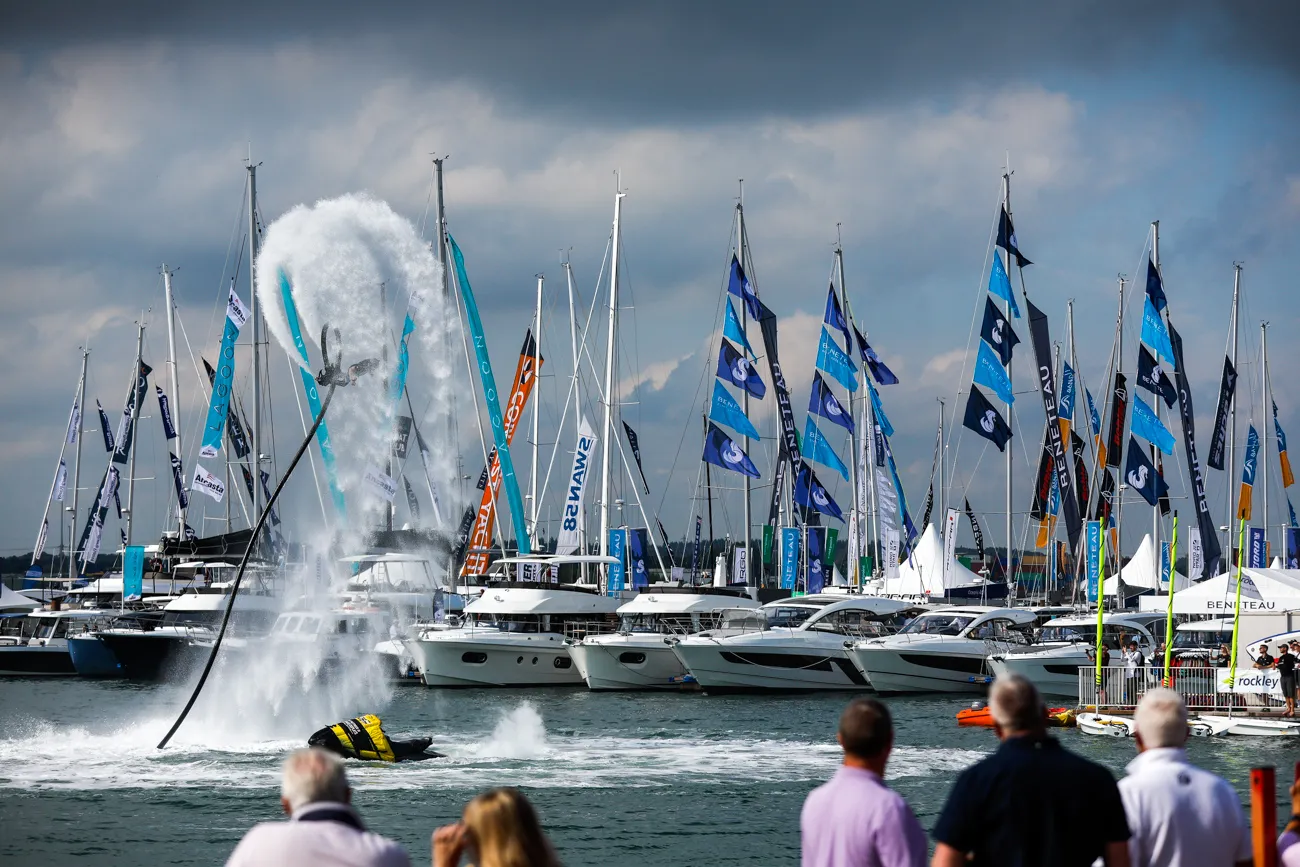 5-On-the-water-stage-show